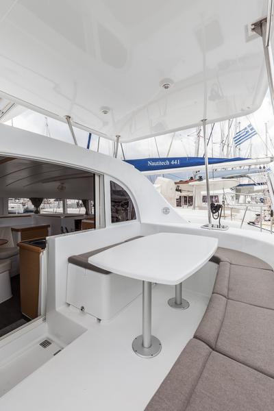 Book yachts online - catamaran - Lagoon 380 - Vienna | Solar Panel, Inverter - rent