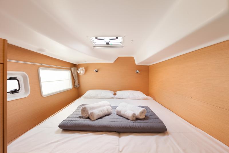 Book yachts online - catamaran - Lagoon 380 - Vienna | Solar Panel, Inverter - rent