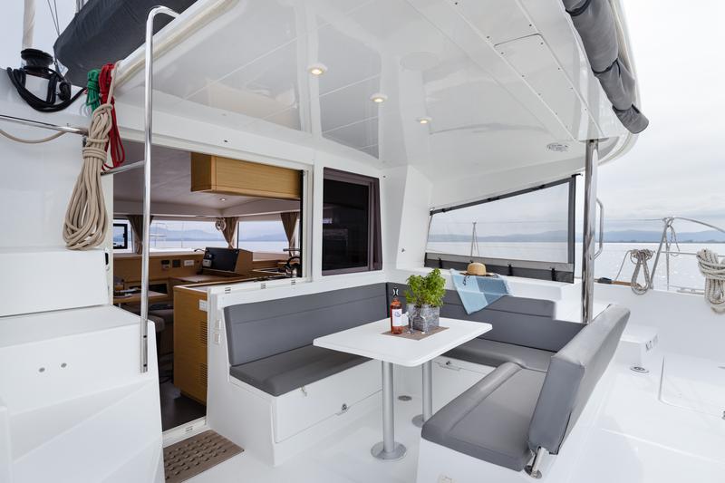 Book yachts online - catamaran - Lagoon 400 S2 - Seaker | Solar Panel, Inv 2000W - rent