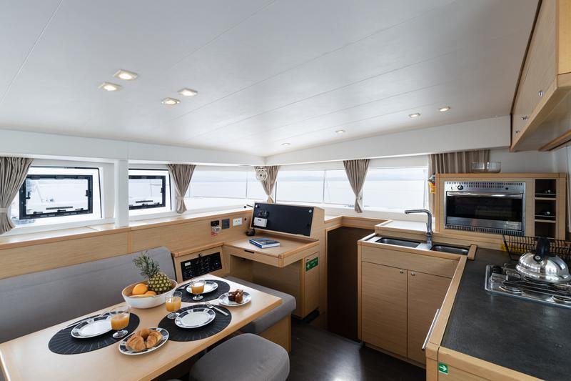Book yachts online - catamaran - Lagoon 400 S2 - Seaker | Solar Panel, Inv 2000W - rent