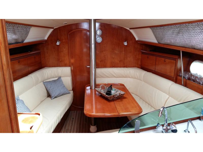 Book yachts online - sailboat - Jeanneau Sun Odyssey 35 - Mastef - rent