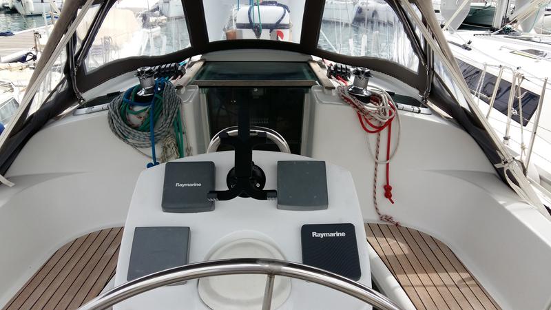 Book yachts online - sailboat - Jeanneau Sun Odyssey 35 - Mastef - rent