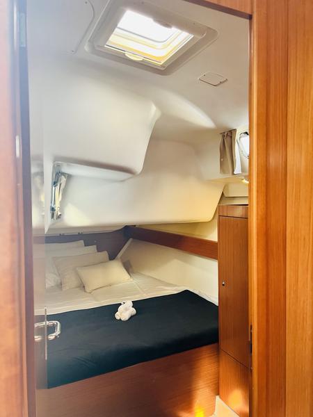 Book yachts online - sailboat - Cyclades 50.5 - Gentle Wind (A/C, generator, electric heads,solar panel) - rent