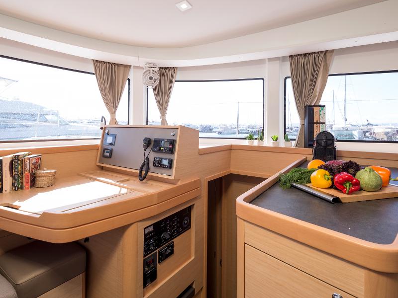 Book yachts online - catamaran - Lagoon 42 - San Giorgio - rent