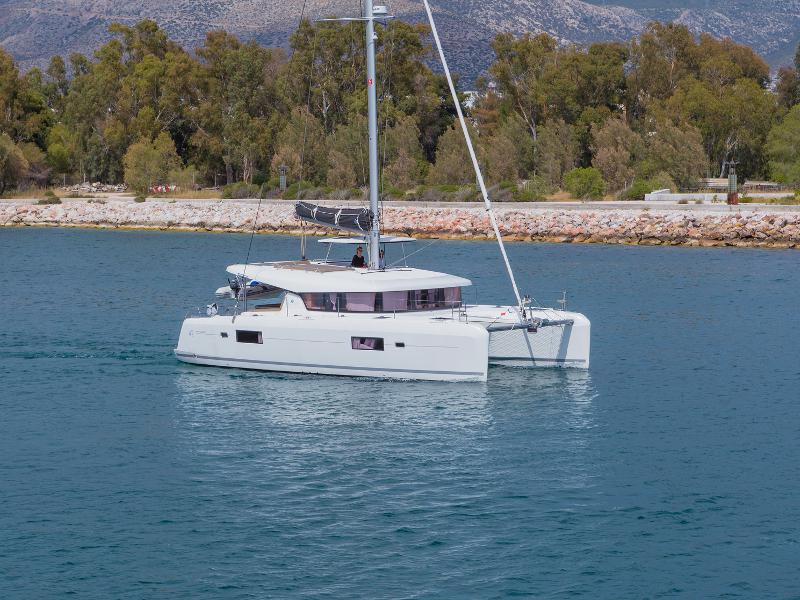 Book yachts online - catamaran - Lagoon 42 - San Giorgio - rent