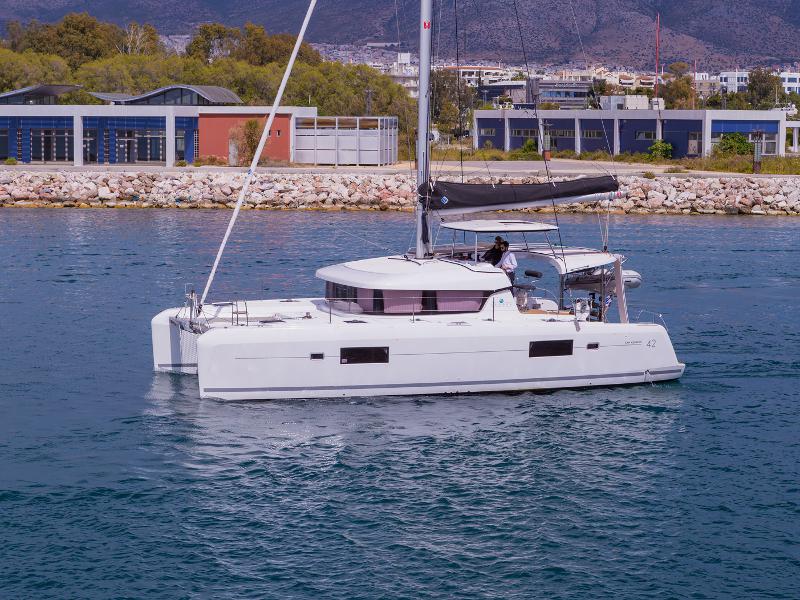 Book yachts online - catamaran - Lagoon 42 - San Giorgio - rent