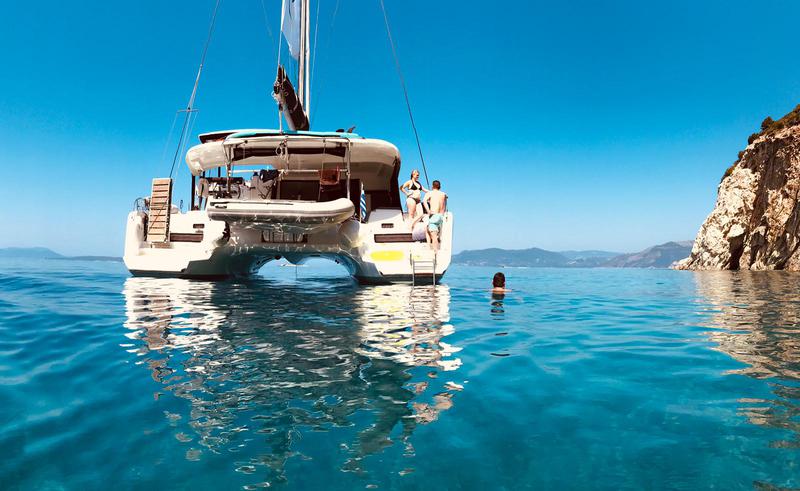 Book yachts online - catamaran - Lagoon 42 - No Name - rent