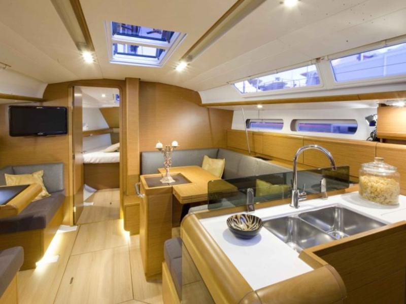 Book yachts online - sailboat - Sun Odyssey 409 - SO409-11-R - rent
