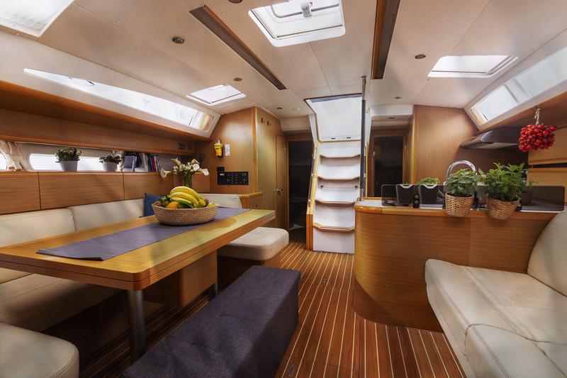 Book yachts online - sailboat - Jeanneau 53 - Melpomene - rent
