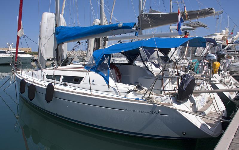 Book yachts online - sailboat - Sun Odyssey 36i - La Ligne Verte - rent