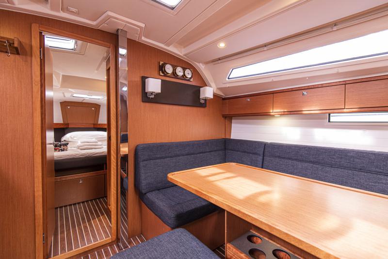 Book yachts online - sailboat - Bavaria Cruiser 41 - Libeccio - rent