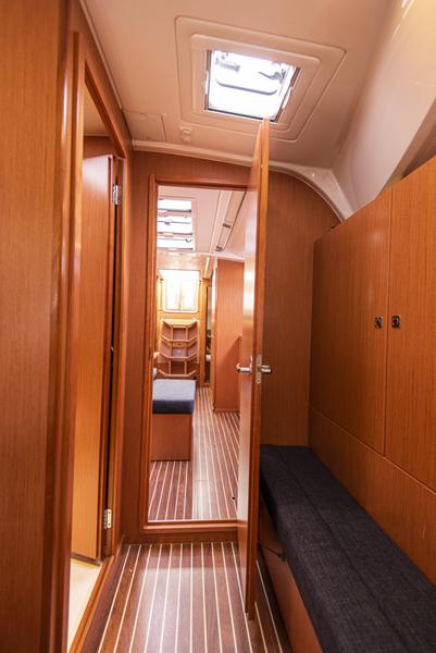 Book yachts online - sailboat - Bavaria Cruiser 41 - Libeccio - rent