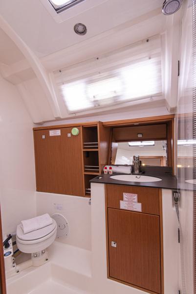Book yachts online - sailboat - Bavaria Cruiser 41 - Libeccio - rent