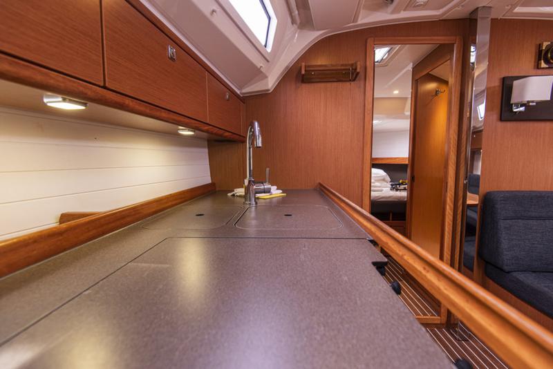 Book yachts online - sailboat - Bavaria Cruiser 41 - Libeccio - rent