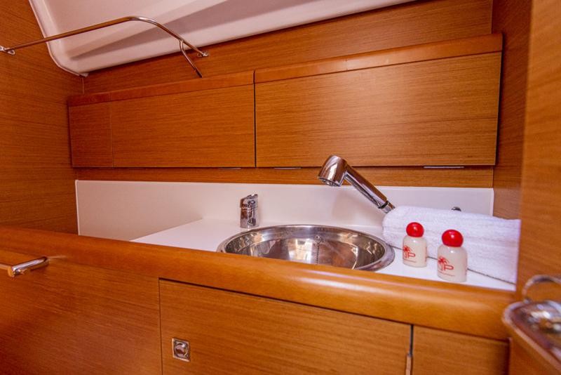 Book yachts online - sailboat - Sun Odyssey 33i - Ribellina - rent
