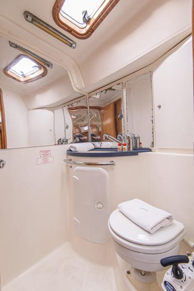 Book yachts online - sailboat - Bavaria 37 Cruiser - Gigiona - rent