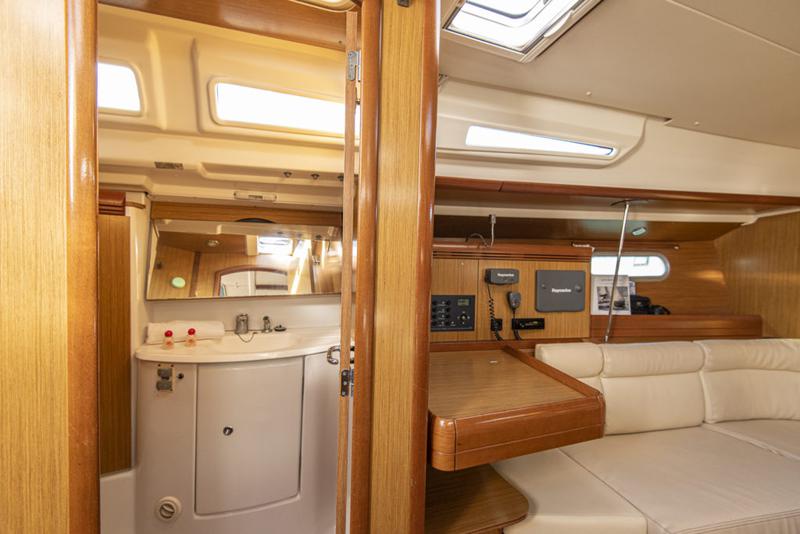 Book yachts online - sailboat - Sun Odyssey 42 i - Benoit - rent