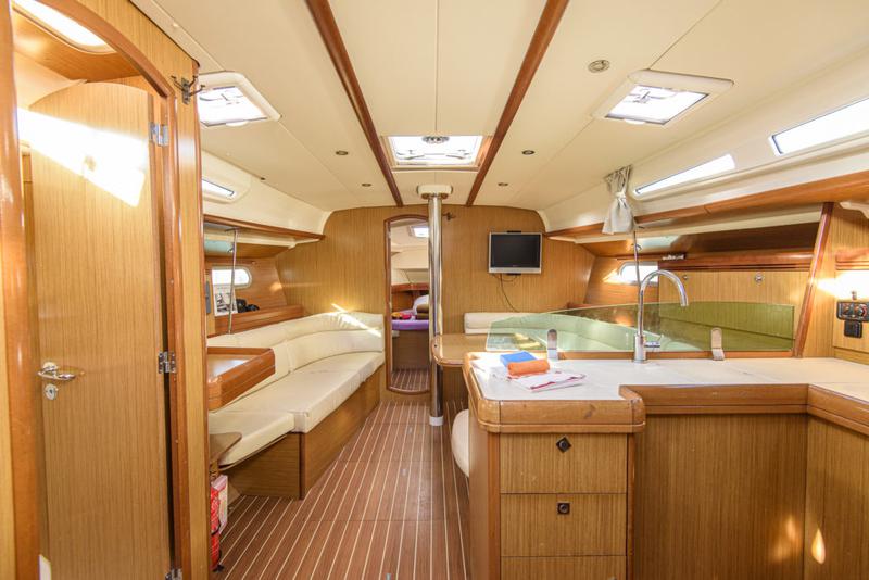 Book yachts online - sailboat - Sun Odyssey 42 i - Benoit - rent