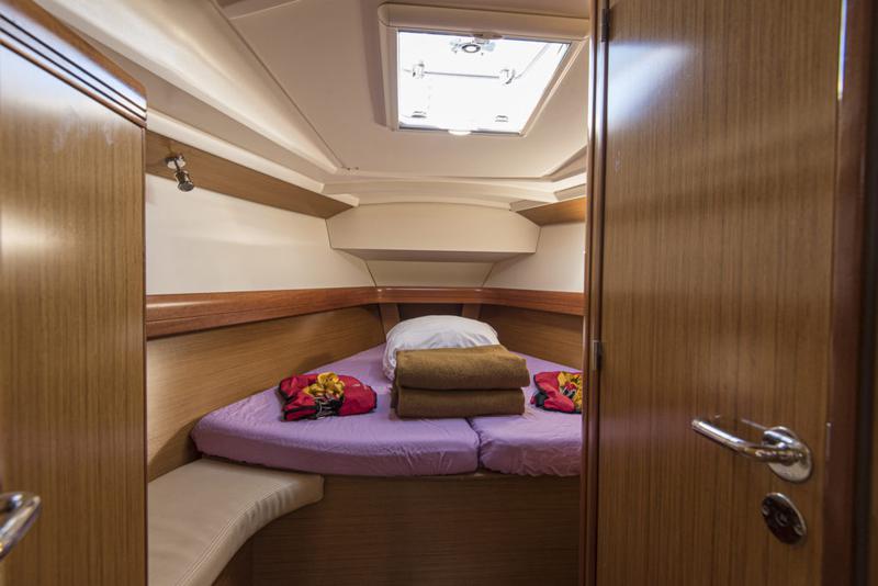 Book yachts online - sailboat - Sun Odyssey 42 i - Benoit - rent