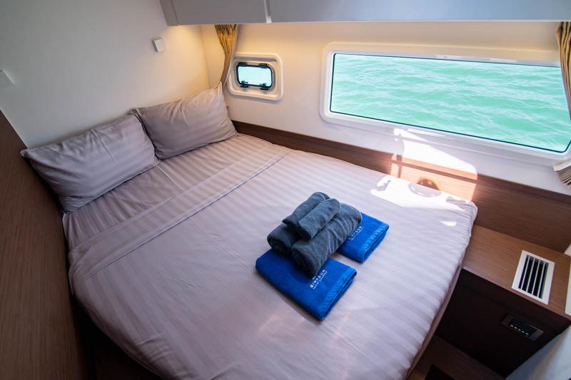 Book yachts online - catamaran - Lagoon 42 - 4Cab/4Hd - Cloud Dancer - rent