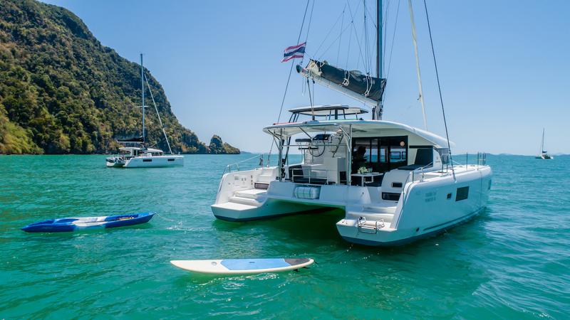 Book yachts online - catamaran - Lagoon 42 - 4Cab/4Hd - Cloud Dancer - rent