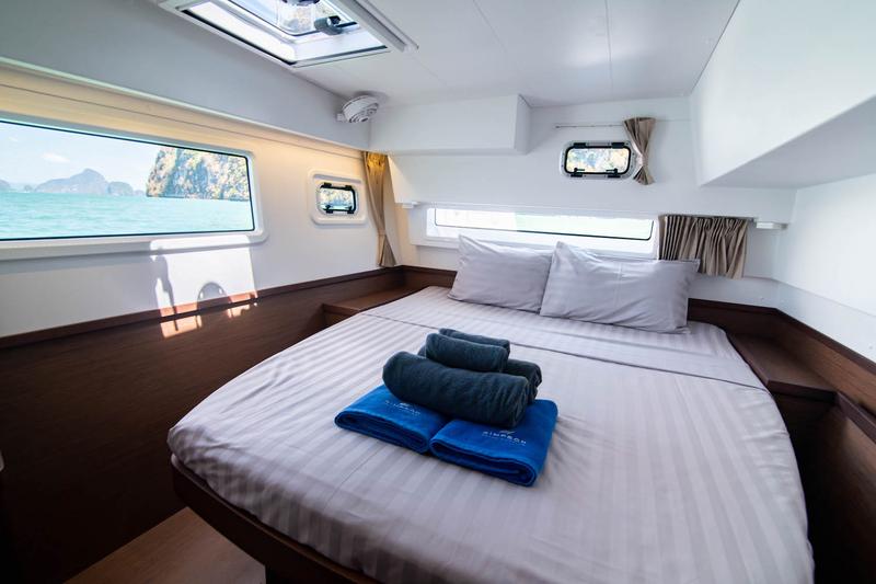 Book yachts online - catamaran - Lagoon 42 - 4Cab/4Hd - Cloud Dancer - rent