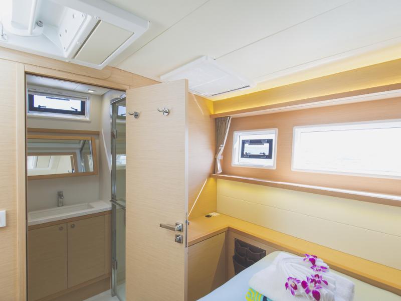 Book yachts online - catamaran - Lagoon 52F - Blue Moon - rent