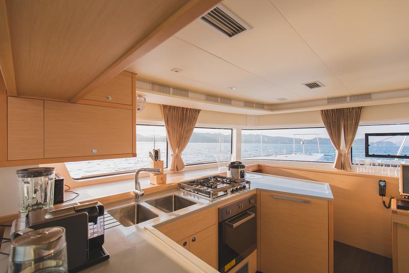 Book yachts online - catamaran - Lagoon 52F - Blue Moon - rent