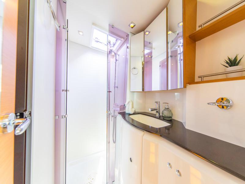 Book yachts online - catamaran - Lagoon 620 - Jyohana - rent