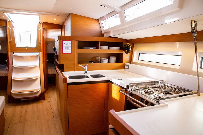 Book yachts online - sailboat - Sun Odyssey 490 (8) - CONTIGO - rent
