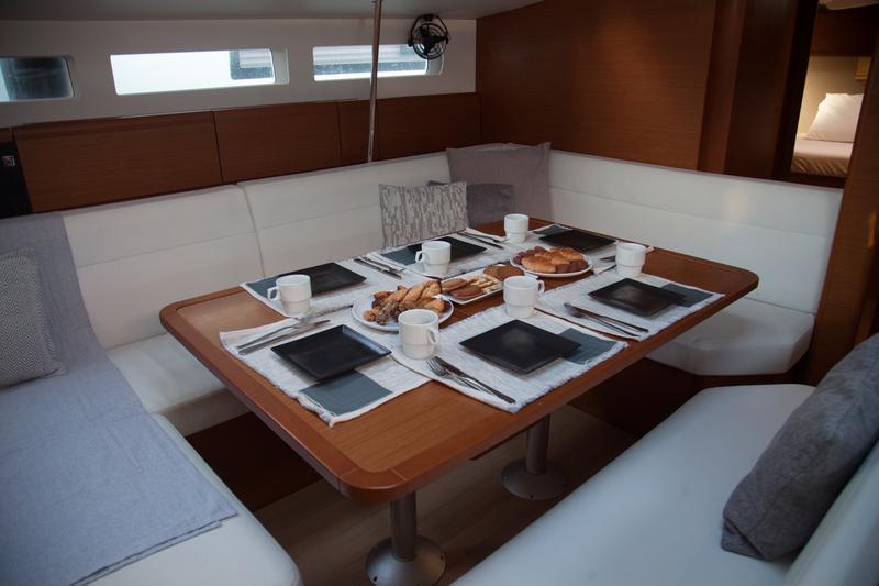 Book yachts online - sailboat - Sun Odyssey 519 -  5 cabs - MAISTROS - rent