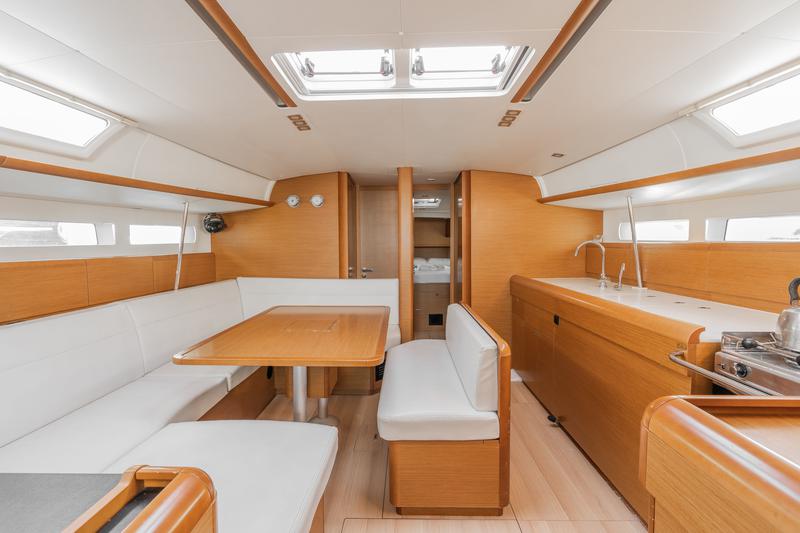 Book yachts online - sailboat - Sun Odyssey 519 -  5 cabs - PERRO BLANCO - rent