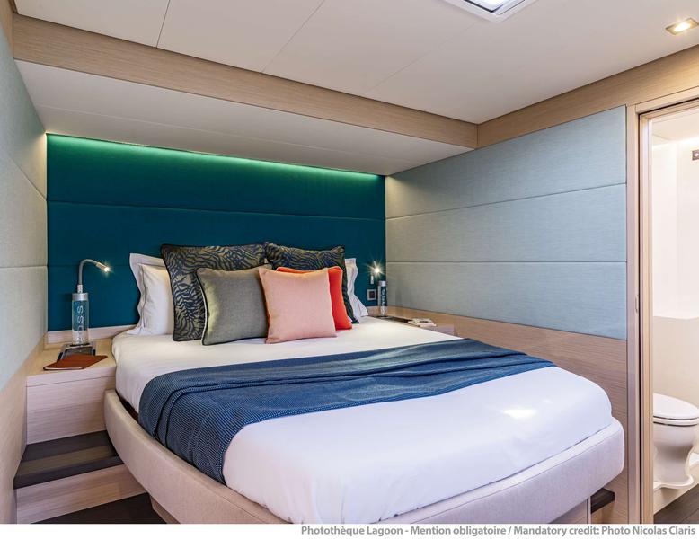 Book yachts online - catamaran - Lagoon 55 - VALIUM 55 - rent