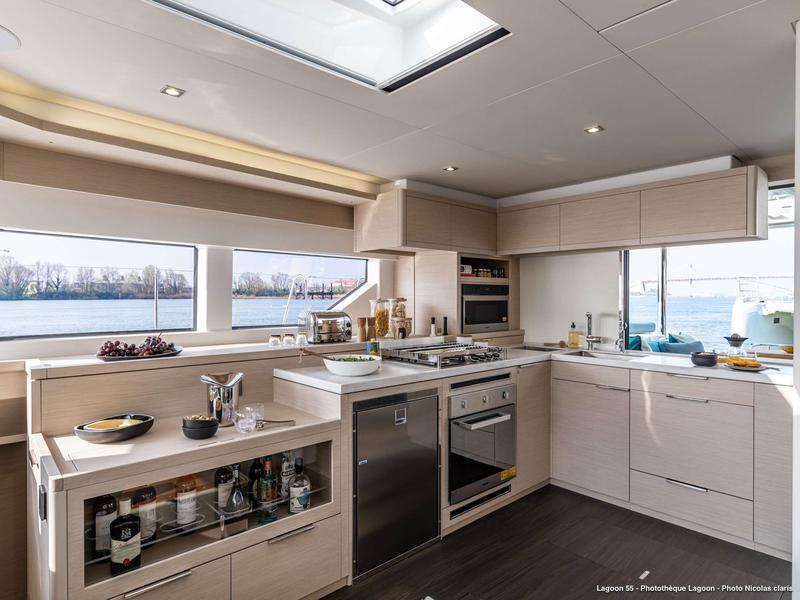 Book yachts online - catamaran - Lagoon 55 - VALIUM 55 - rent