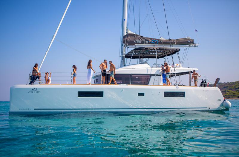Book yachts online - catamaran - Lagoon 52F - VALIUM52 - rent