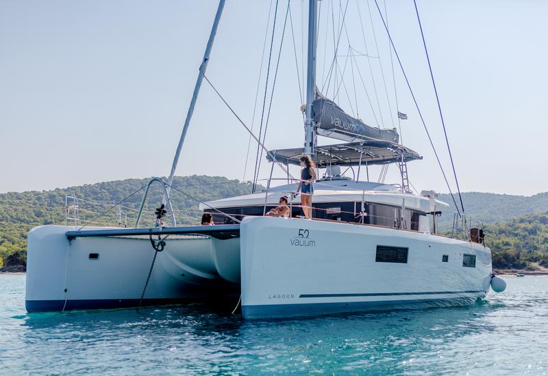 Book yachts online - catamaran - Lagoon 52F - VALIUM52 - rent