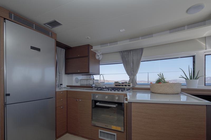 Book yachts online - catamaran - Lagoon 52F - ONEIDA - rent