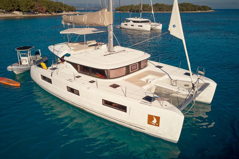 Book yachts online - catamaran - Lagoon 46 NEW - Luna - rent