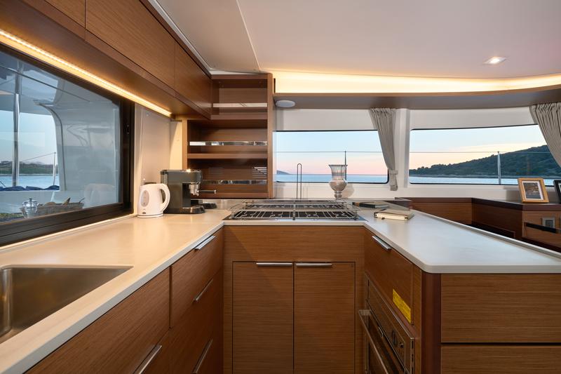 Book yachts online - catamaran - Lagoon 46 NEW - Luna - rent