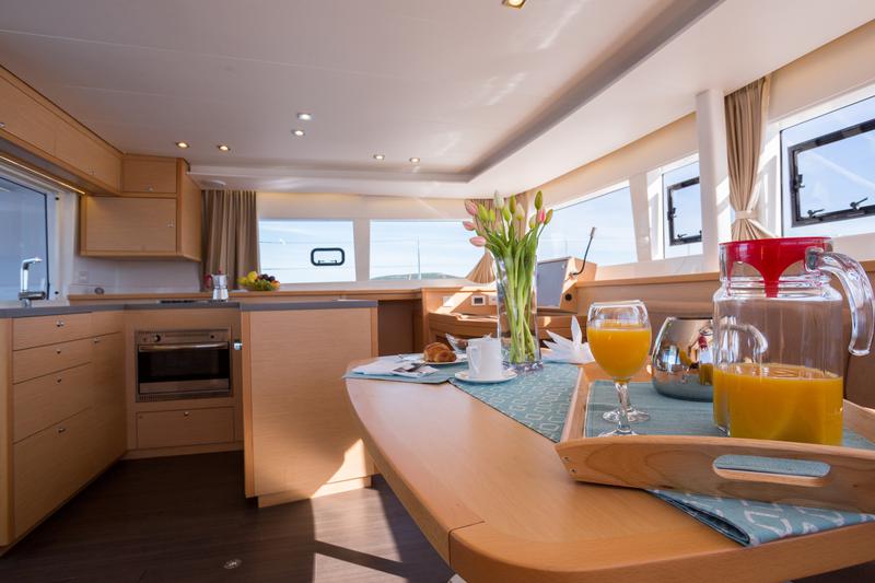 Book yachts online - catamaran - Lagoon 450 F Luxury - BRIGHT MOON  - rent