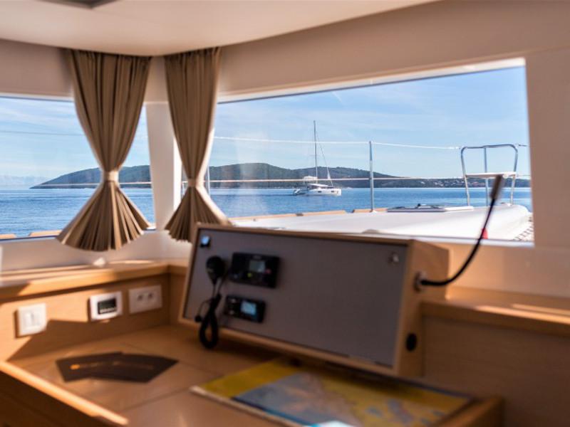 Book yachts online - catamaran - Lagoon 450 F Luxury - BLUE BERRY  - rent