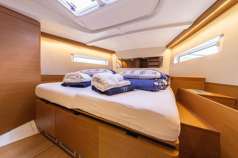 Book yachts online - catamaran - Dufour 48 Catamaran - SHU - rent