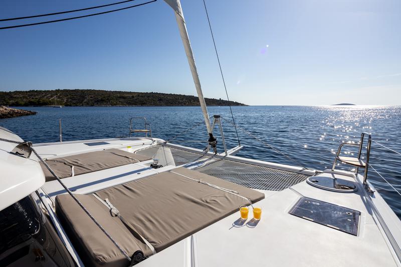 Book yachts online - catamaran - Dufour 48 Catamaran - SHU - rent