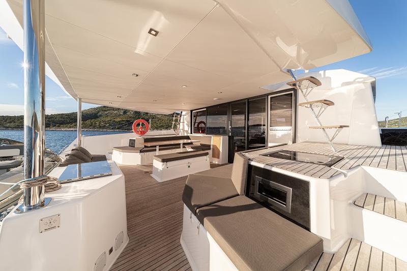 Book yachts online - catamaran - Dufour 48 Catamaran - VAR - rent