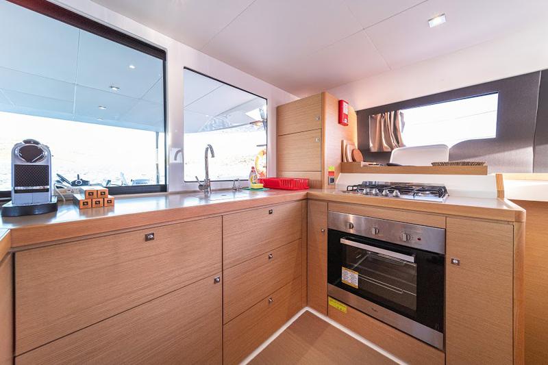 Book yachts online - catamaran - Dufour 48 Catamaran - VAR - rent