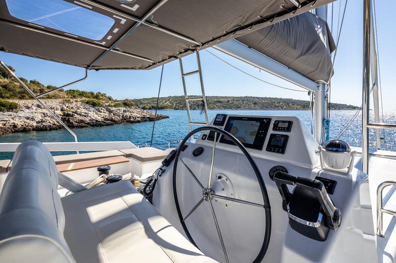 Book yachts online - catamaran - Dufour 48 Catamaran - VAR - rent