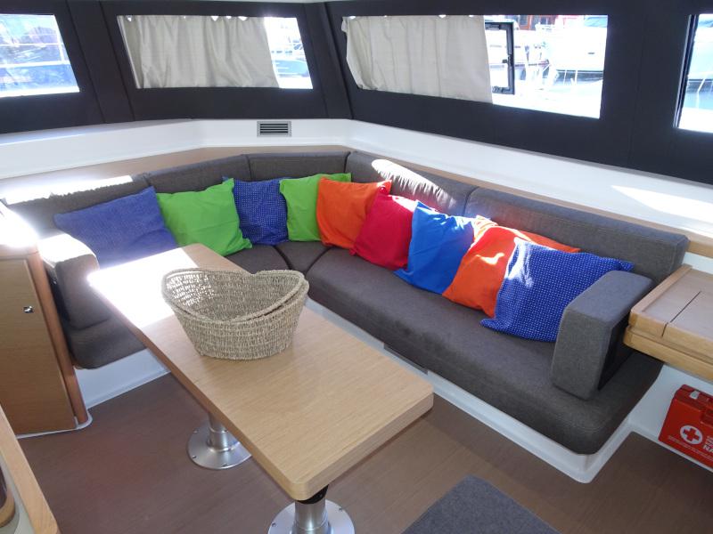 Book yachts online - catamaran - Dufour 48 Catamaran - VAR - rent