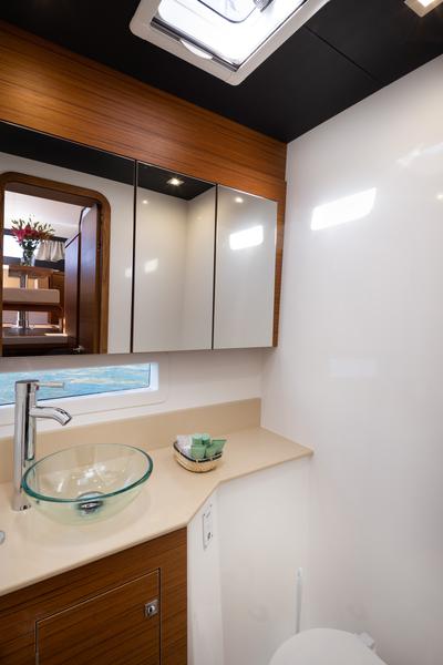 Book yachts online - catamaran - Dufour 48 Catamaran - UNO - rent