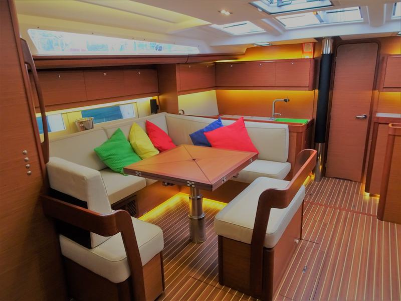 Book yachts online - sailboat - Dufour 520 GL - NOTUS - rent