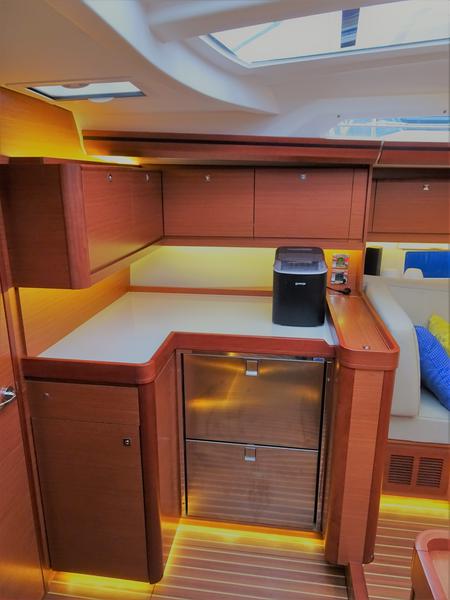 Book yachts online - sailboat - Dufour 520 GL - NOTUS - rent